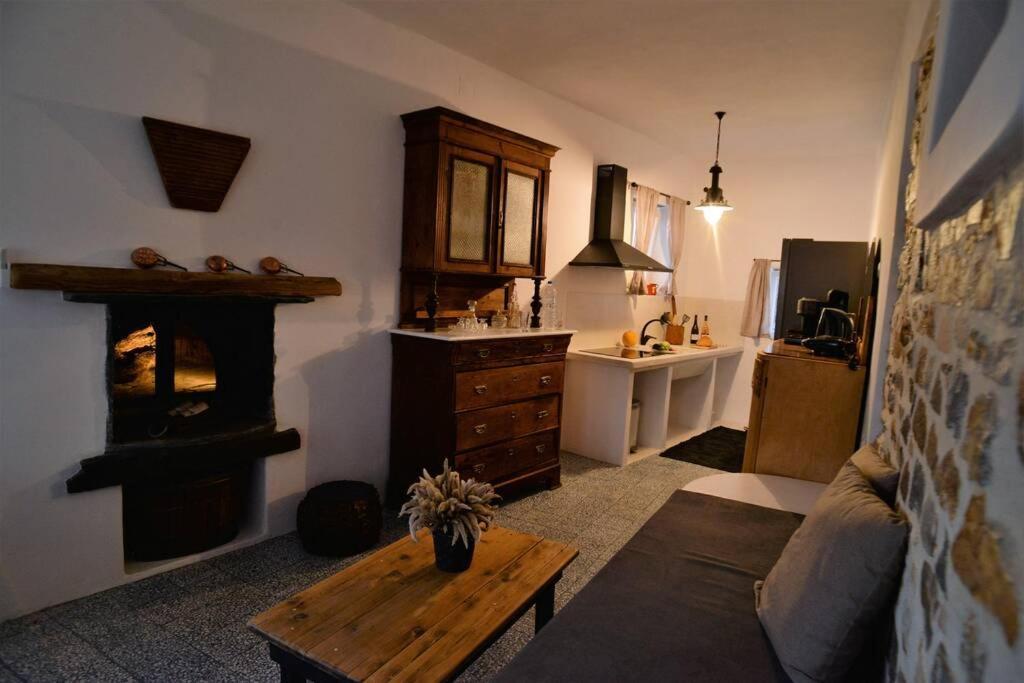 George Farmhouse Chrousa 외부 사진